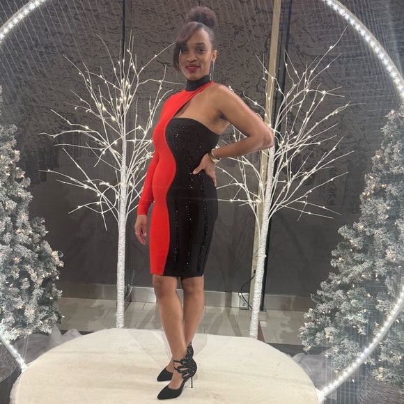 VENUS Dresses & Skirts - Black and Red Asymmetrical One Shoulder Bodycon Dress